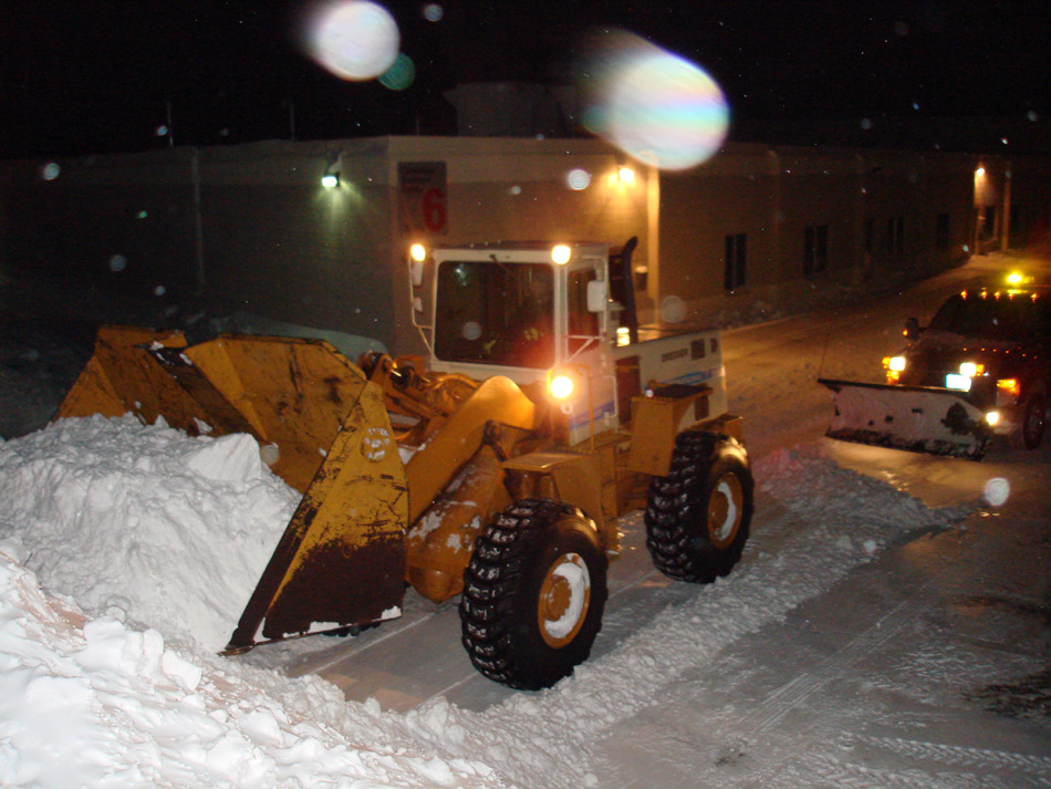 CN'R Lawn N' Landscape Commercial Snow Plowing, Snow Removal, Sanding and Salt