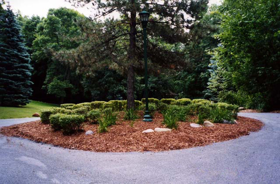 CN'R Lawn N' Landscape - Premium Hardwood Mulch