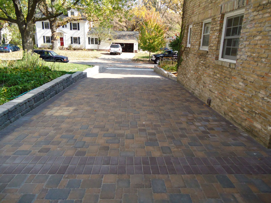 Project Feature - Pavers, Stone N' Retaining Walls